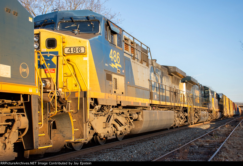 CSX 486 trails on M427